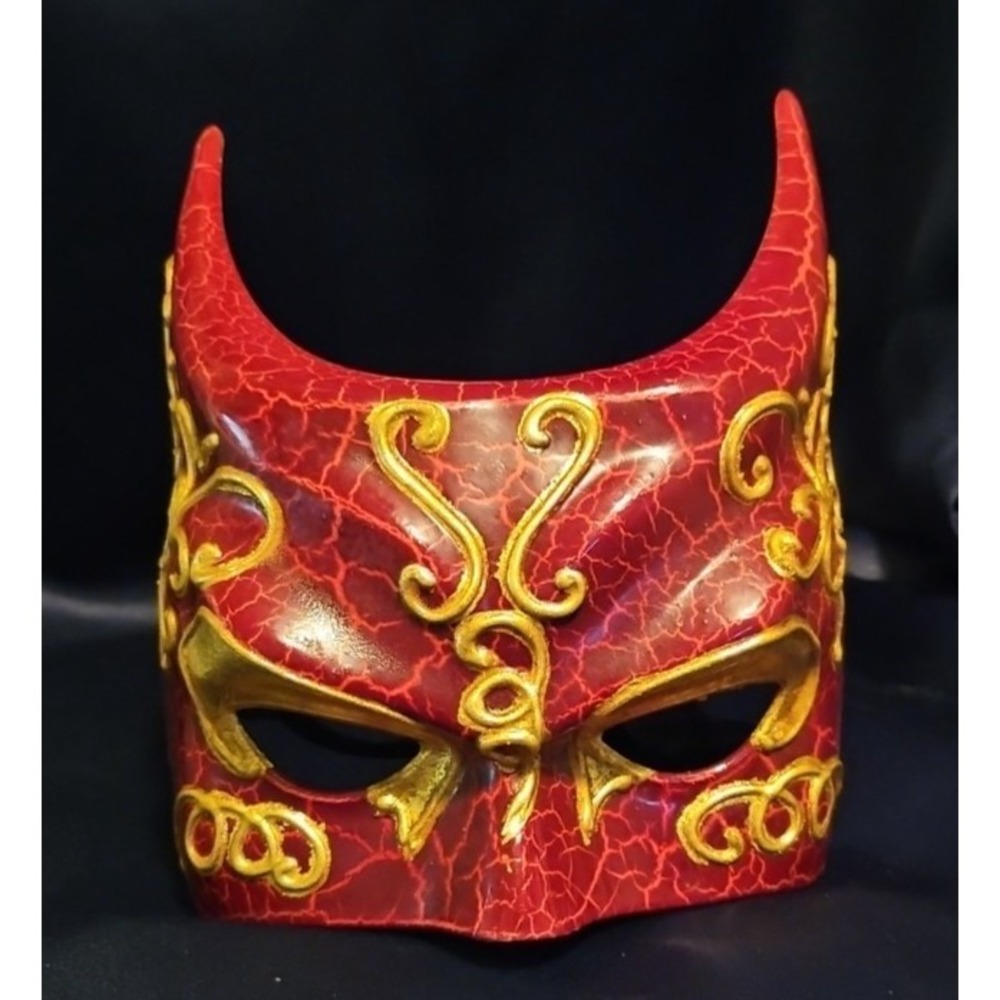 Red Horn Mask with Ht on back. (Plastic)